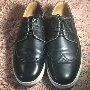 Black dress shoes
